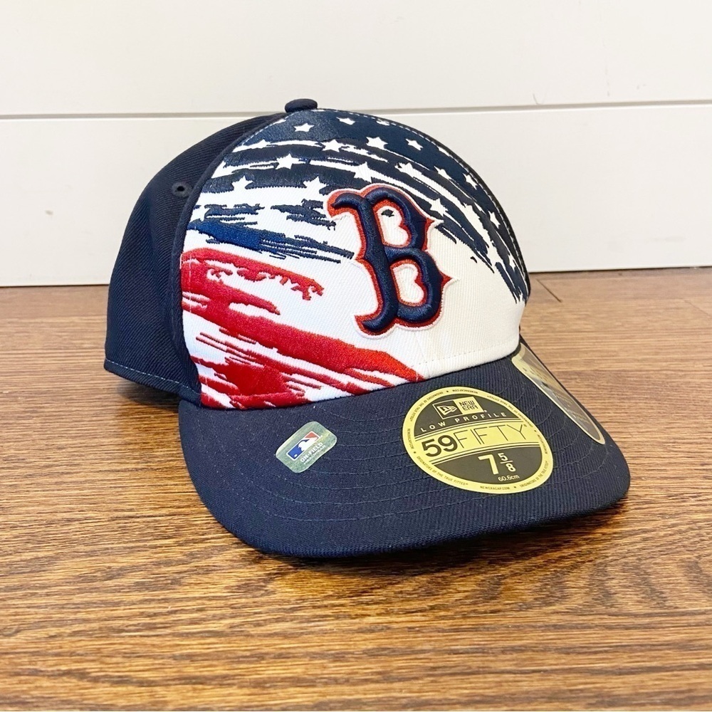 NEW ERA MENS BOSTON RED SOX 59FIFTY LOW PROFILE 4TH OF JULY 22 FITTED HAT 60.6cm